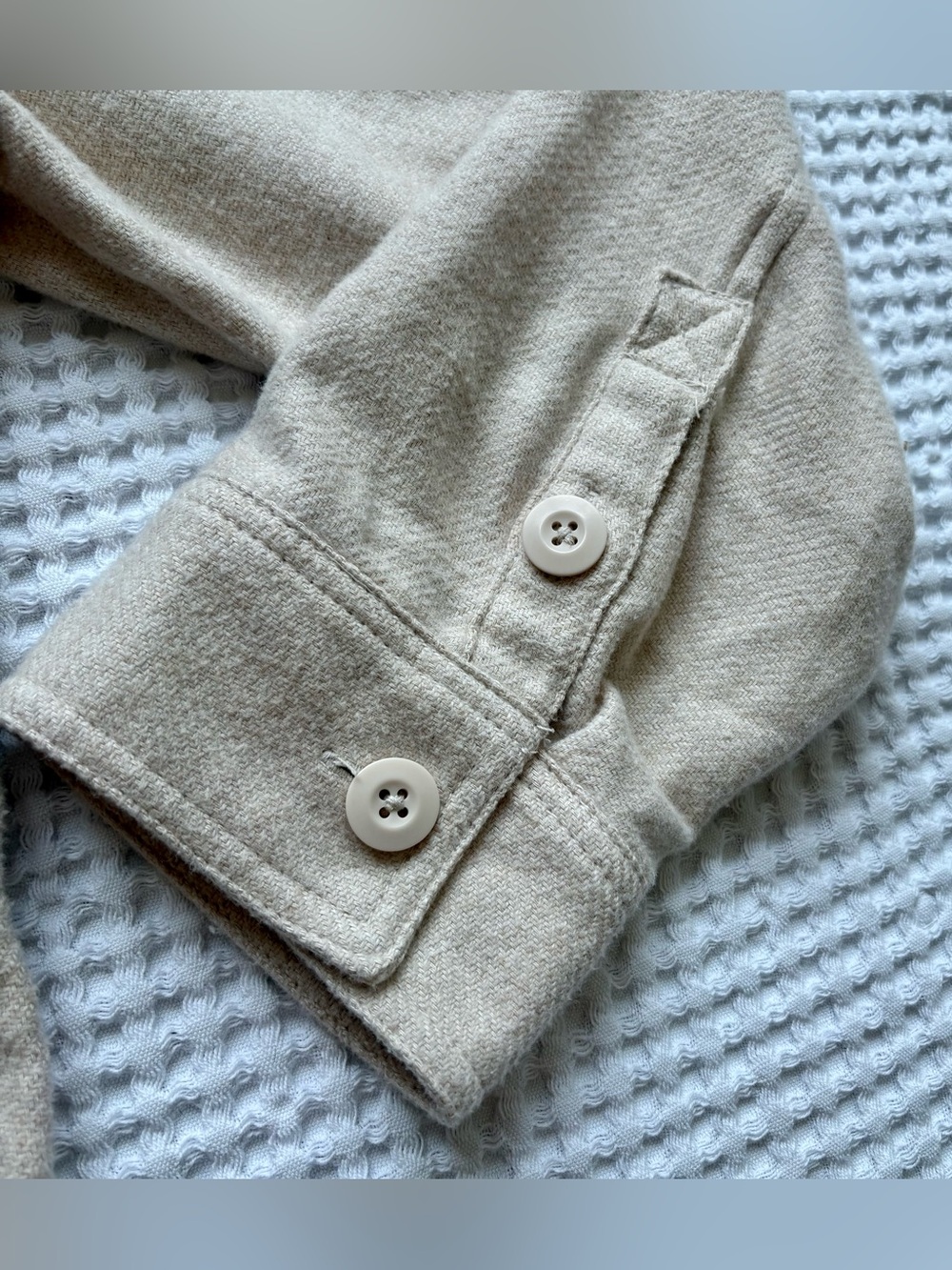 NWT AE American Eagle Oversized Fleece & Love Shacket Tan Sand Beige L - Picture 8 of 10